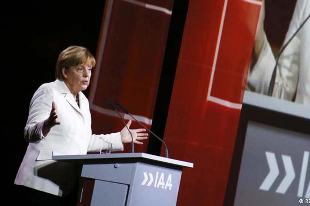 Ангела Меркель закликала підприємства автомобільної галузі Німеччини сприяти інтеграції біженців