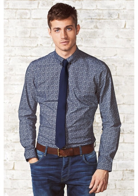 2) доречний буде вузька краватка з джинсами такого ж кольору, бажано темно-синього