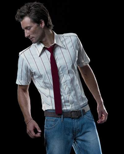 5) джинси і сорочка з коротким рукавом поєднується з краваткою, якщо малюнок сорочки ідентичний з кольором самого краватки