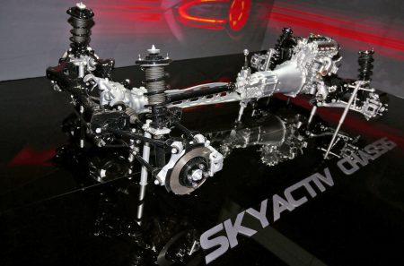 Японський автовиробник Mazda вже працює над наступною моделлю ефективного двигуна лінійки Skyactiv-X, який, як вважають японці, дозволить зробити бензинові автомобілі настільки ж екологічно чистими, як і електромобілі