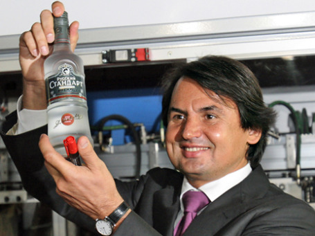 Рустам Таріко, власник групи «Русский стандарт», планує в перспективі отримати контрольний пакет акцій польського виробника алкоголю CEDC