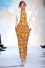 Цікавою альтернативою модним штанів навесні-влітку 2013 стануть комбінезони різних моделей, які можна зустріти практично в будь-якої колекції