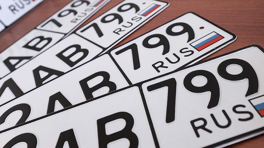 Ринок «красивих» автомобільних номерів, який оцінюють в десятки мільярдів рублів, закріплюється в «сірій» зоні